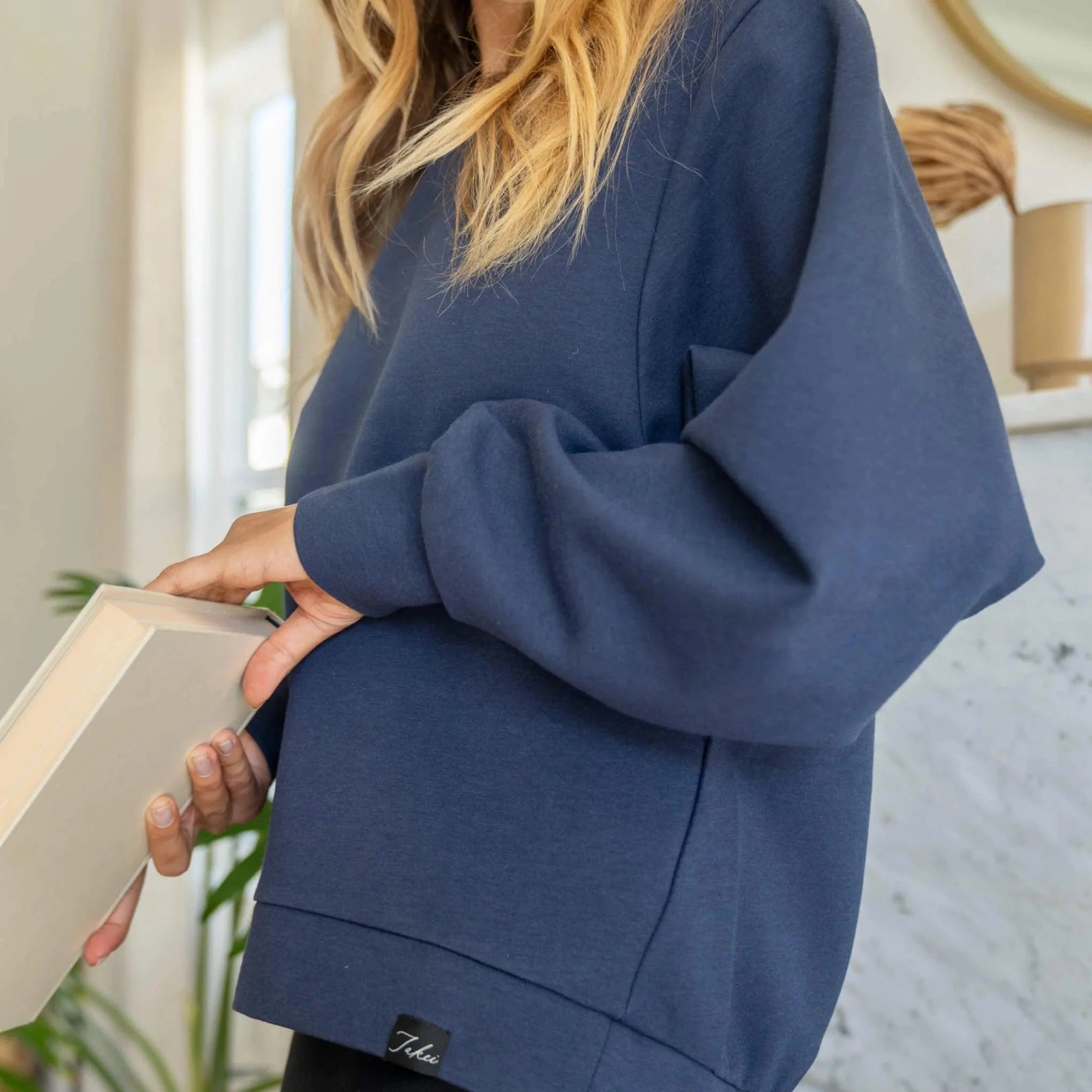 SWEATERS & HOODIES - NOT LABELED