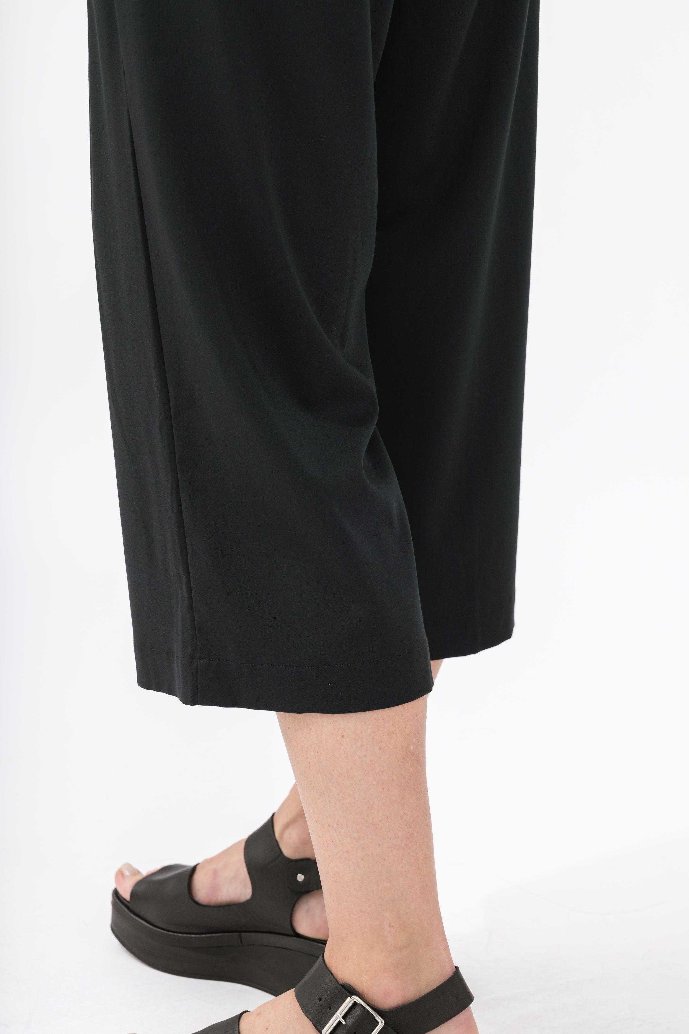 Women&#39;s Pleated Wide Cropped Pants - NOT LABELED