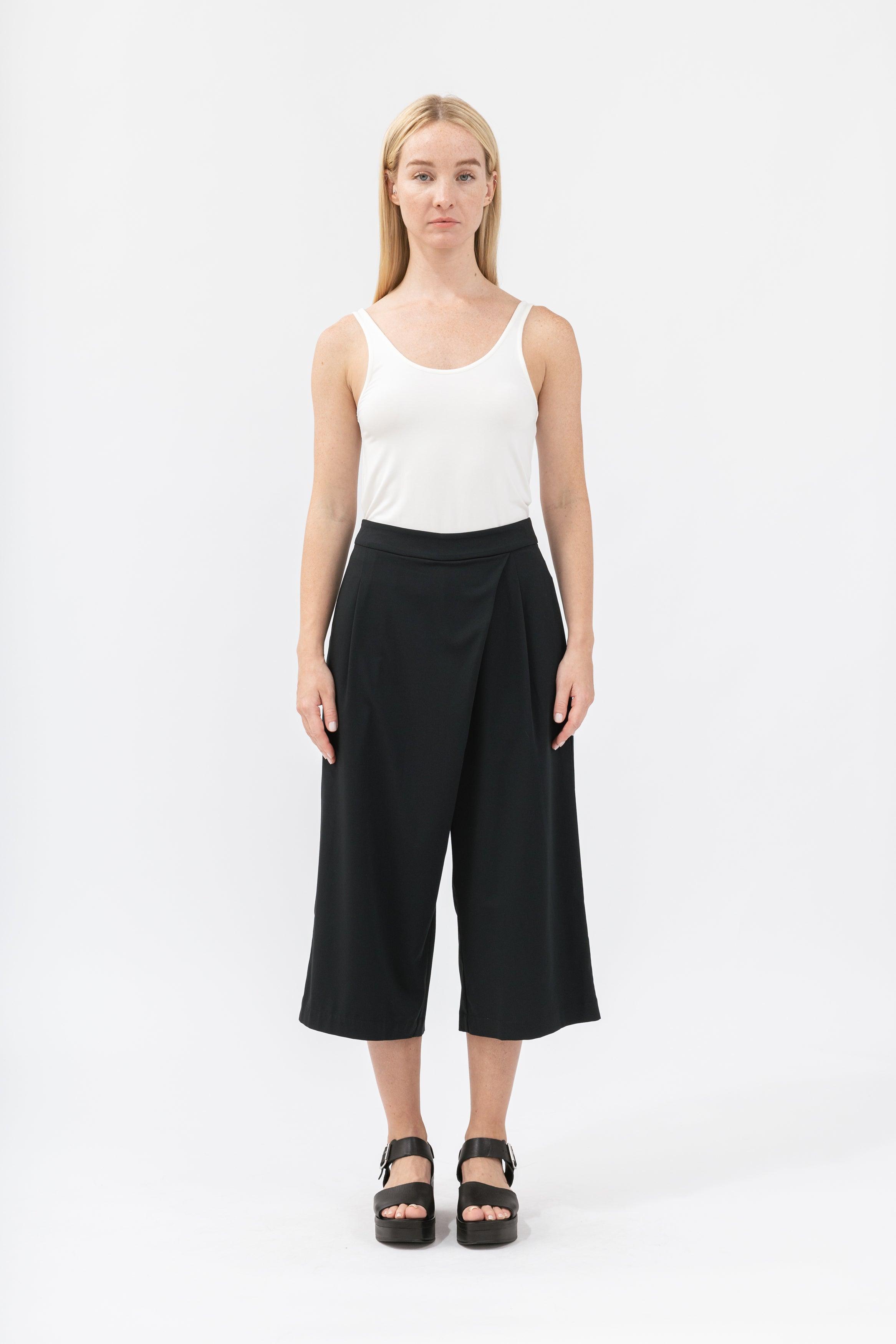 Women&#39;s Pleated Wide Cropped Pants - NOT LABELED