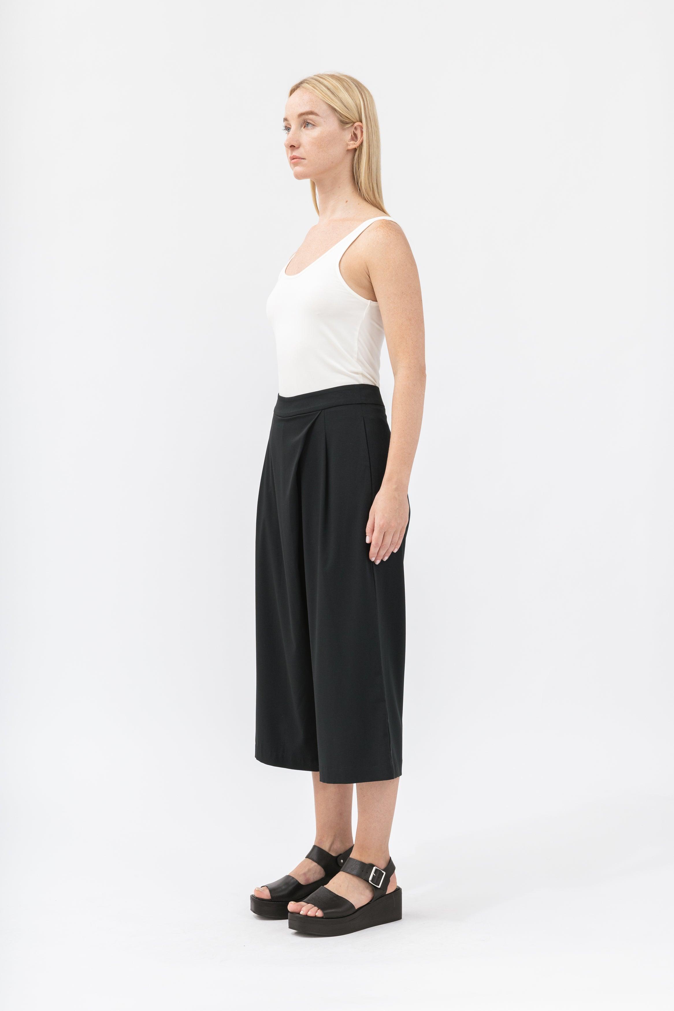 Women&#39;s Pleated Wide Cropped Pants - NOT LABELED