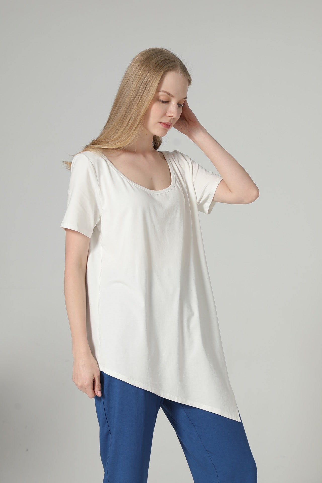 NOT LABELED | White Asymmetric Hem Short Sleeve Women's T Shirts