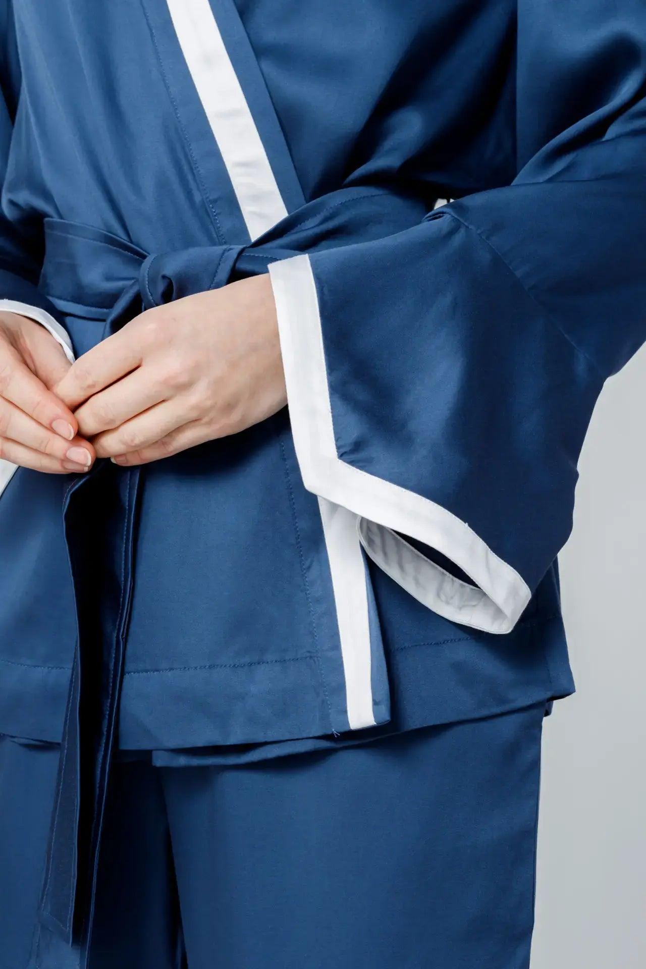 Women&#39;s Flare Sleeve Kimono Short Robe - NOT LABELED