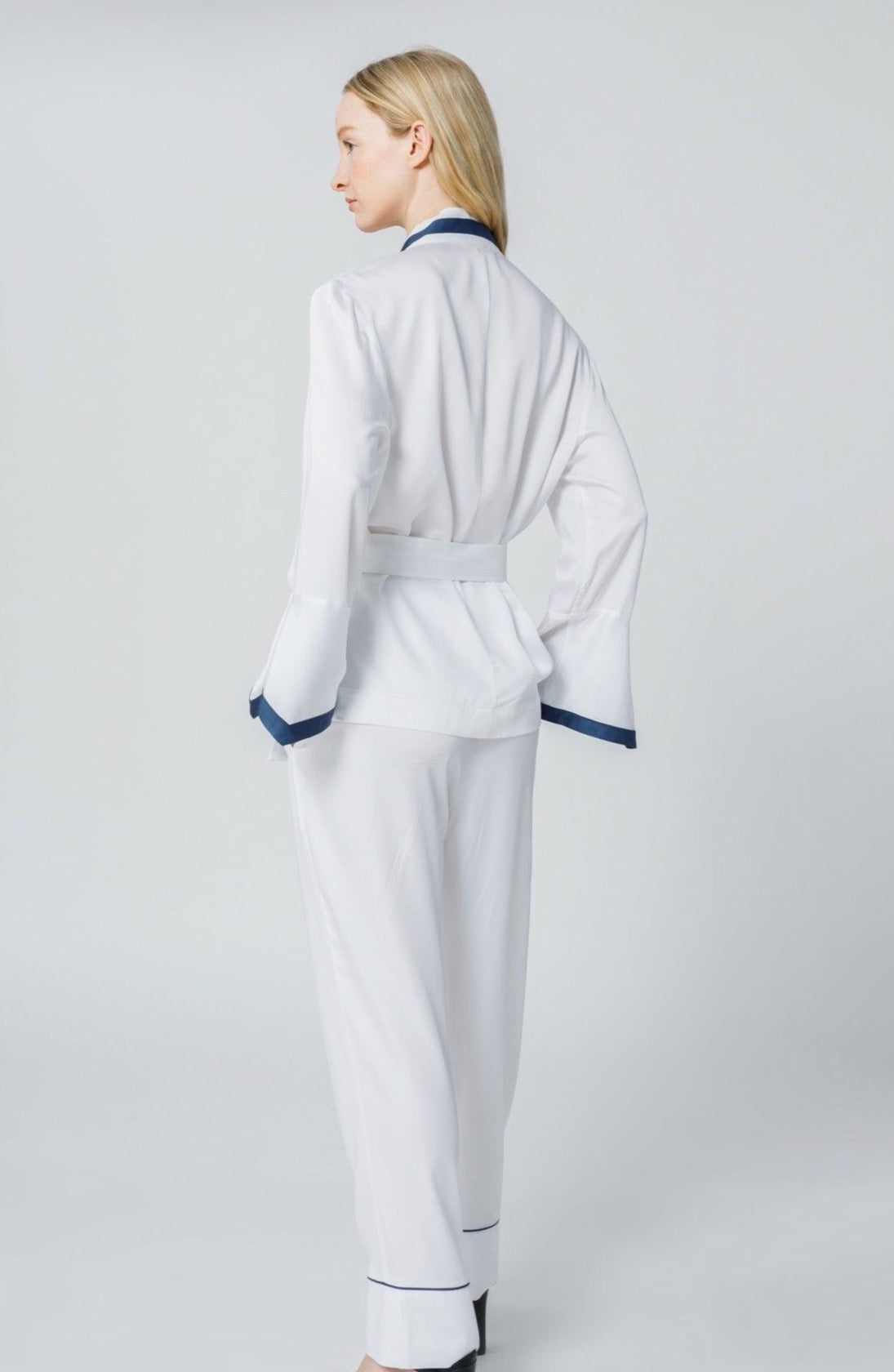 Women&#39;s Flare Sleeve Kimono Short Robe - NOT LABELED